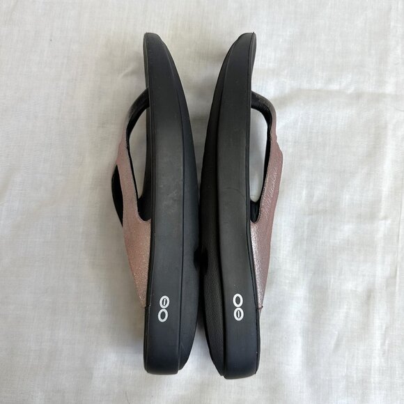 OOFOS OOlala Luxe Recovery Flip Flop Black Pink Sparkle, 8 - Picture 5 of 11